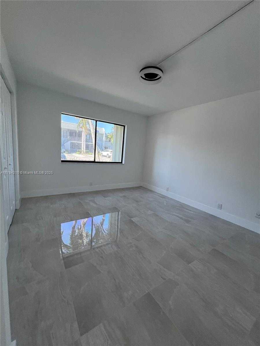 Small Image of 16461 BLATT BLVD #104, Weston Number 18