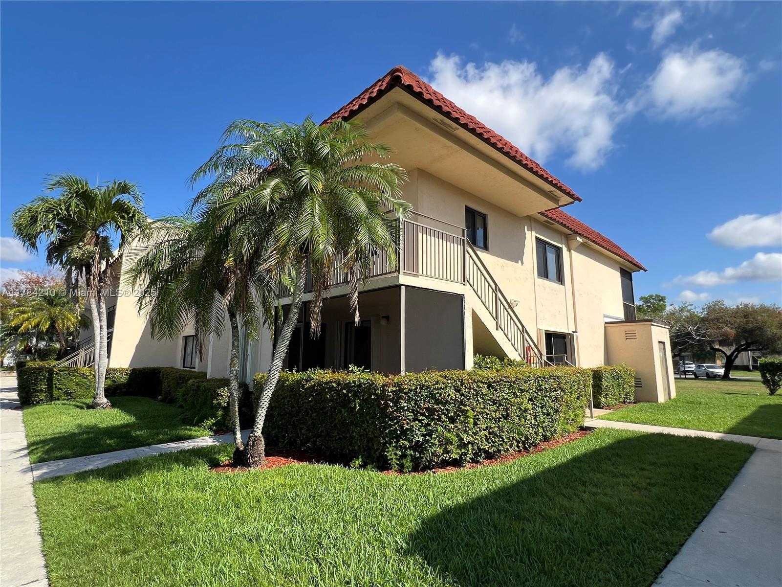 Small Image of 16461 BLATT BLVD #104, Weston Number 2