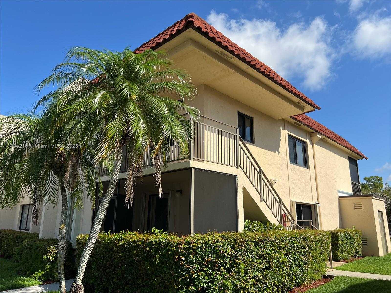Small Image of 16461 BLATT BLVD #104, Weston Number 3
