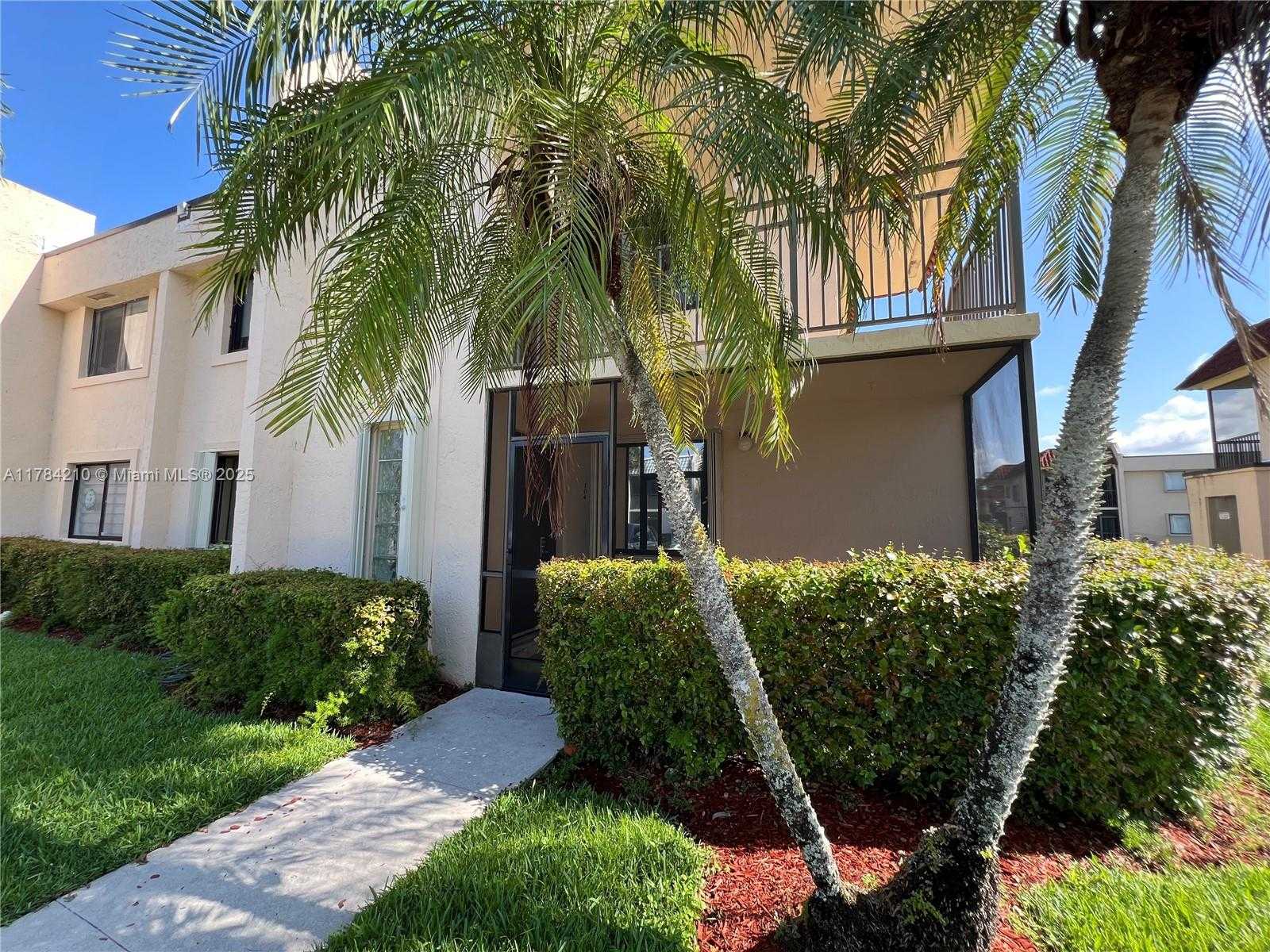 Small Image of 16461 BLATT BLVD #104, Weston Number 4