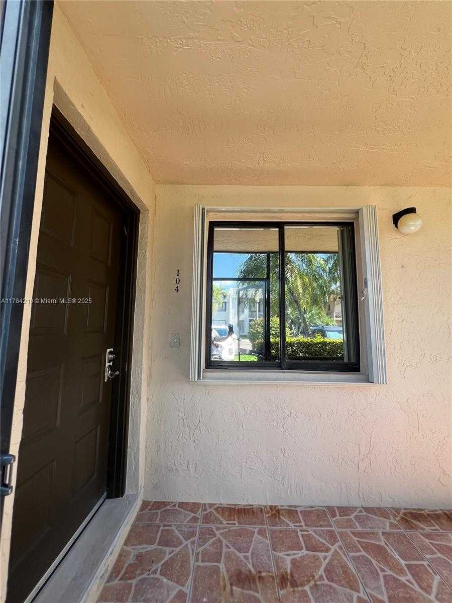 Small Image of 16461 BLATT BLVD #104, Weston Number 5
