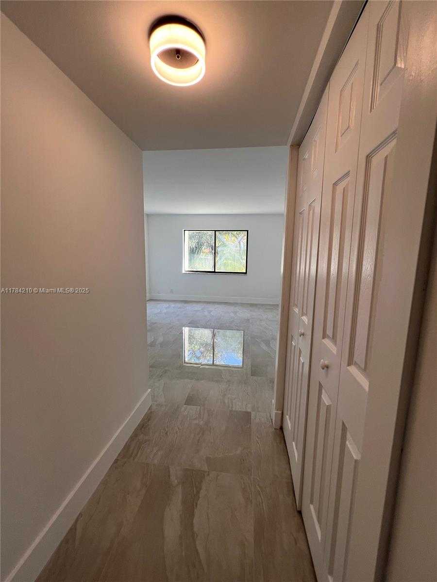 Small Image of 16461 BLATT BLVD #104, Weston Number 9