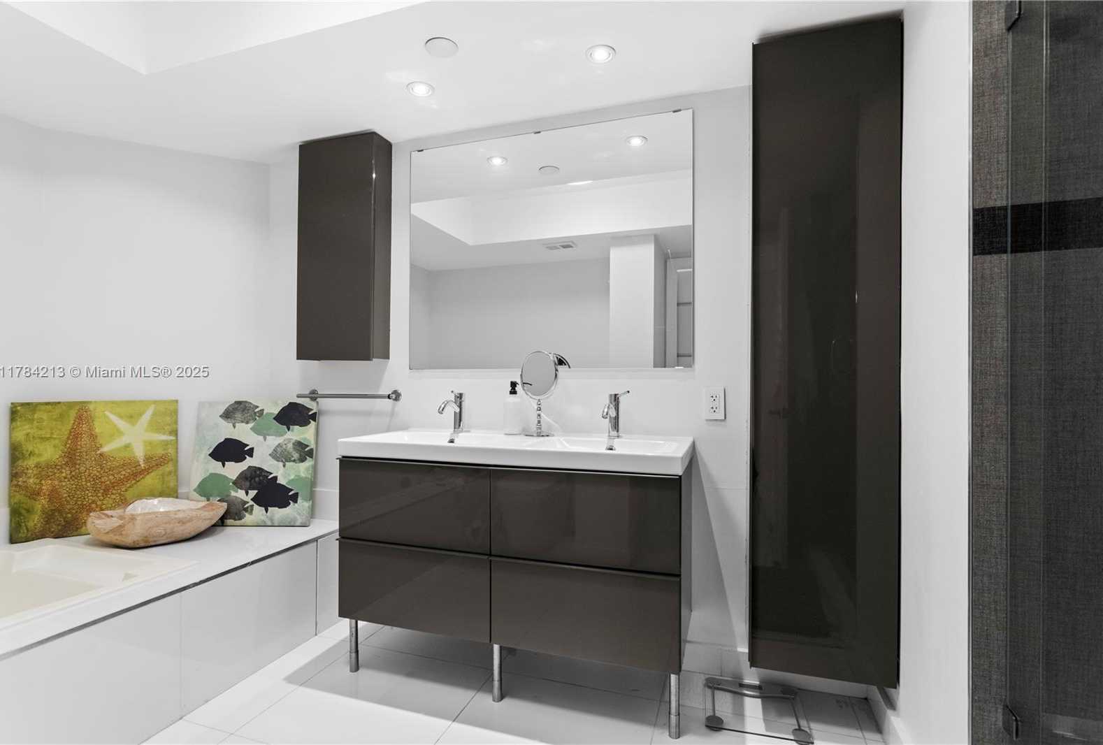 Small Image of 1000 WEST ISLAND BLVD #812, Aventura Number 11