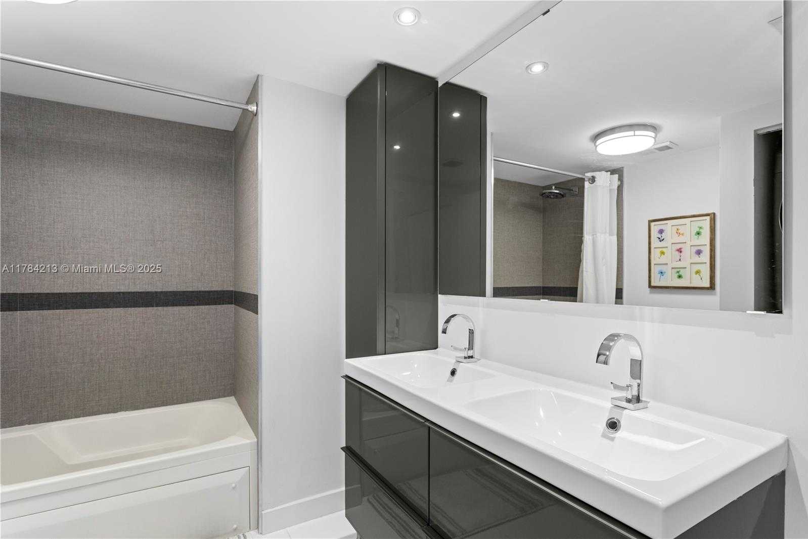 Small Image of 1000 WEST ISLAND BLVD #812, Aventura Number 13