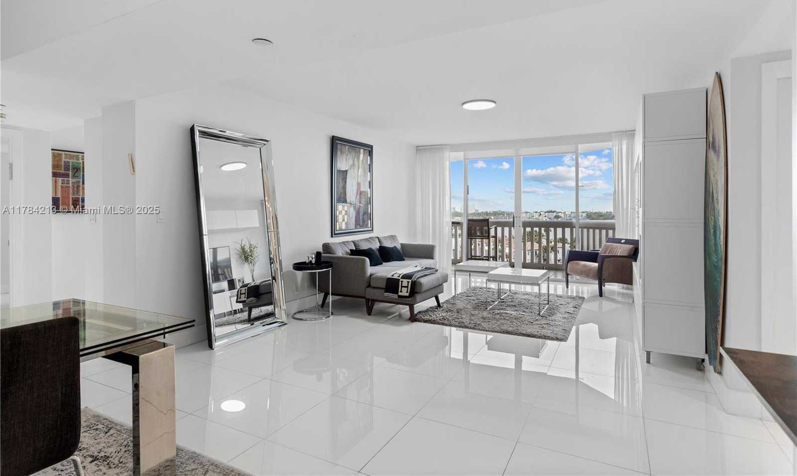 Small Image of 1000 WEST ISLAND BLVD #812, Aventura Number 2