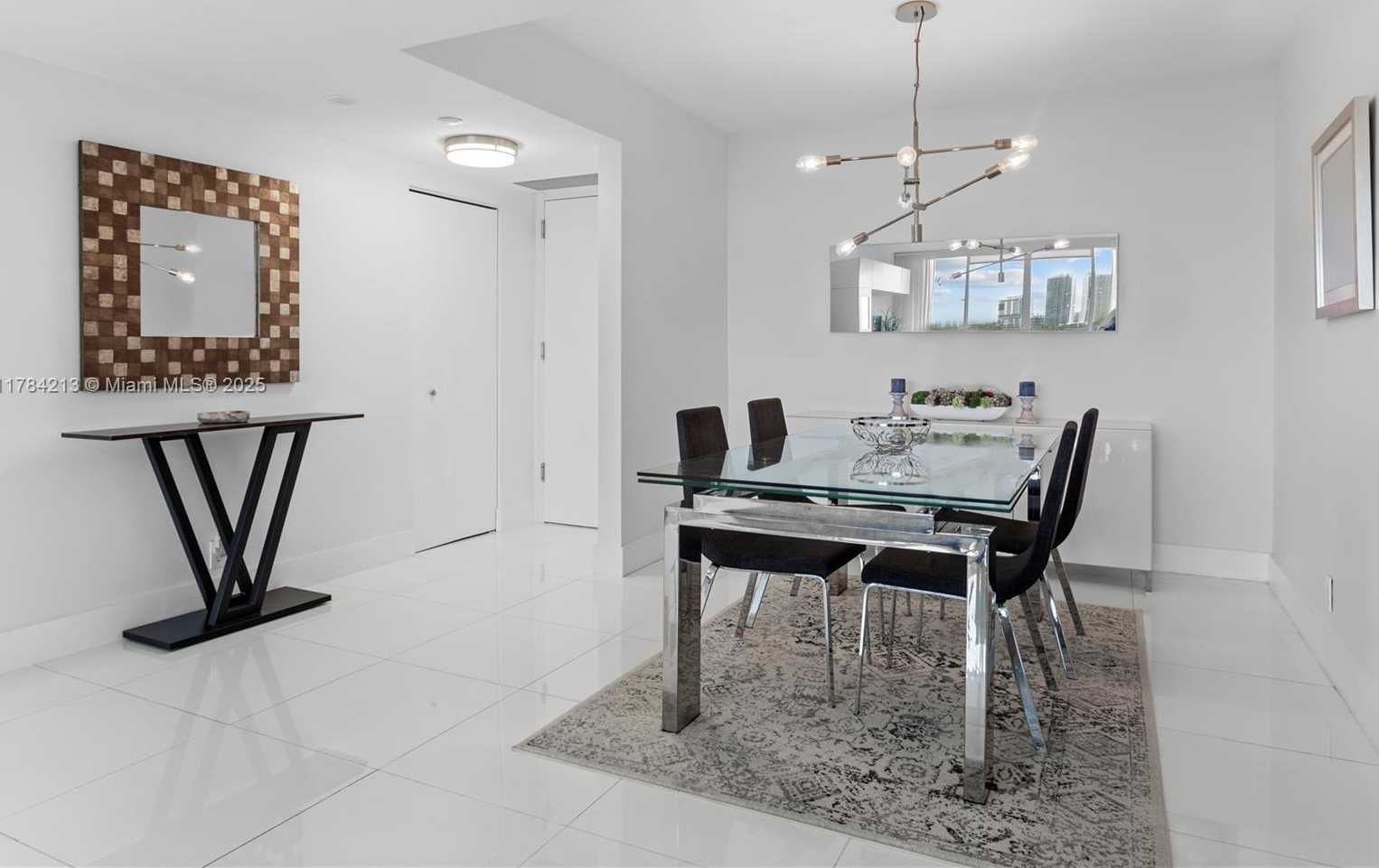 Small Image of 1000 WEST ISLAND BLVD #812, Aventura Number 3