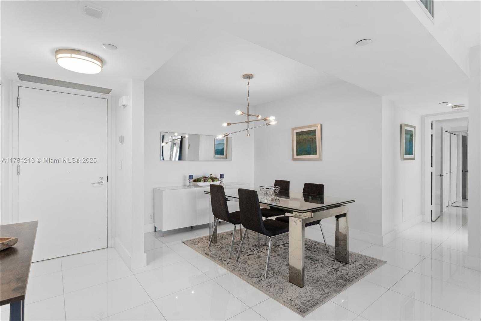 Small Image of 1000 WEST ISLAND BLVD #812, Aventura Number 4