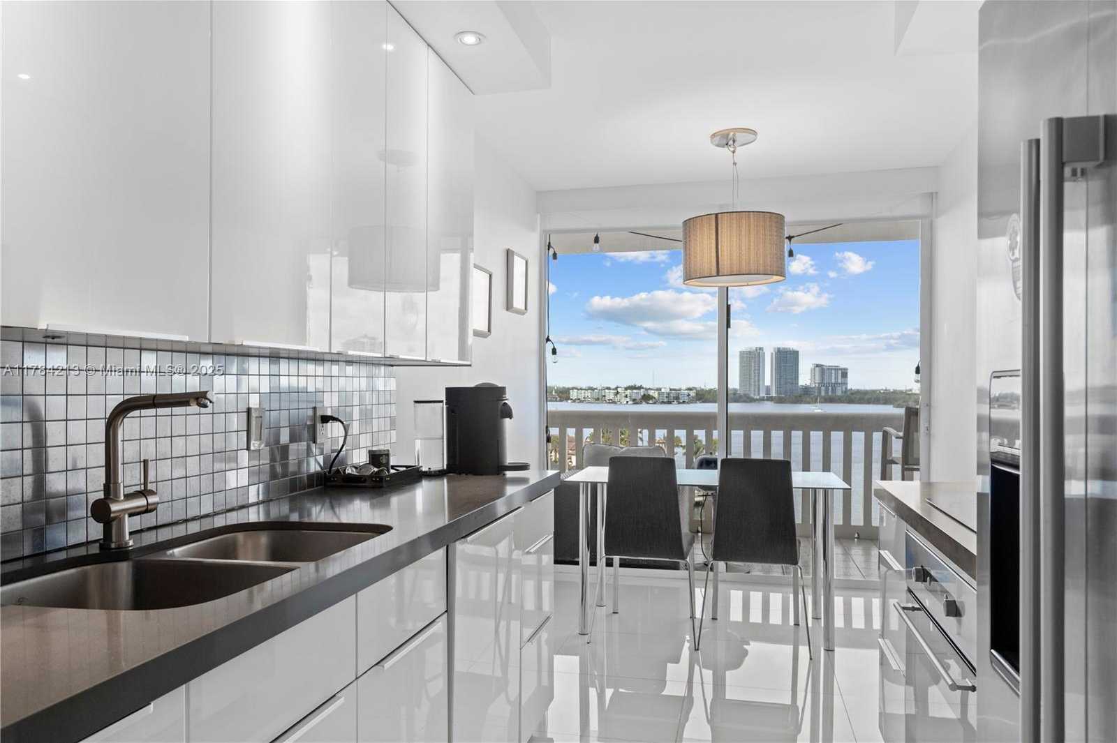 Small Image of 1000 WEST ISLAND BLVD #812, Aventura Number 7