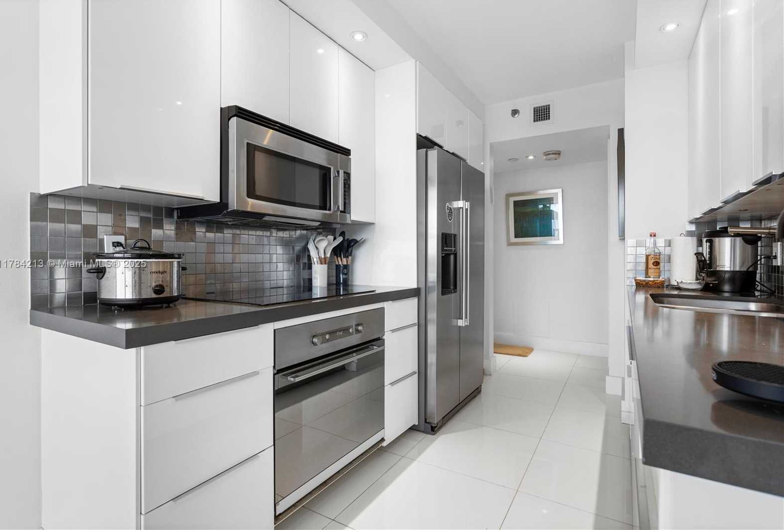 Small Image of 1000 WEST ISLAND BLVD #812, Aventura Number 8