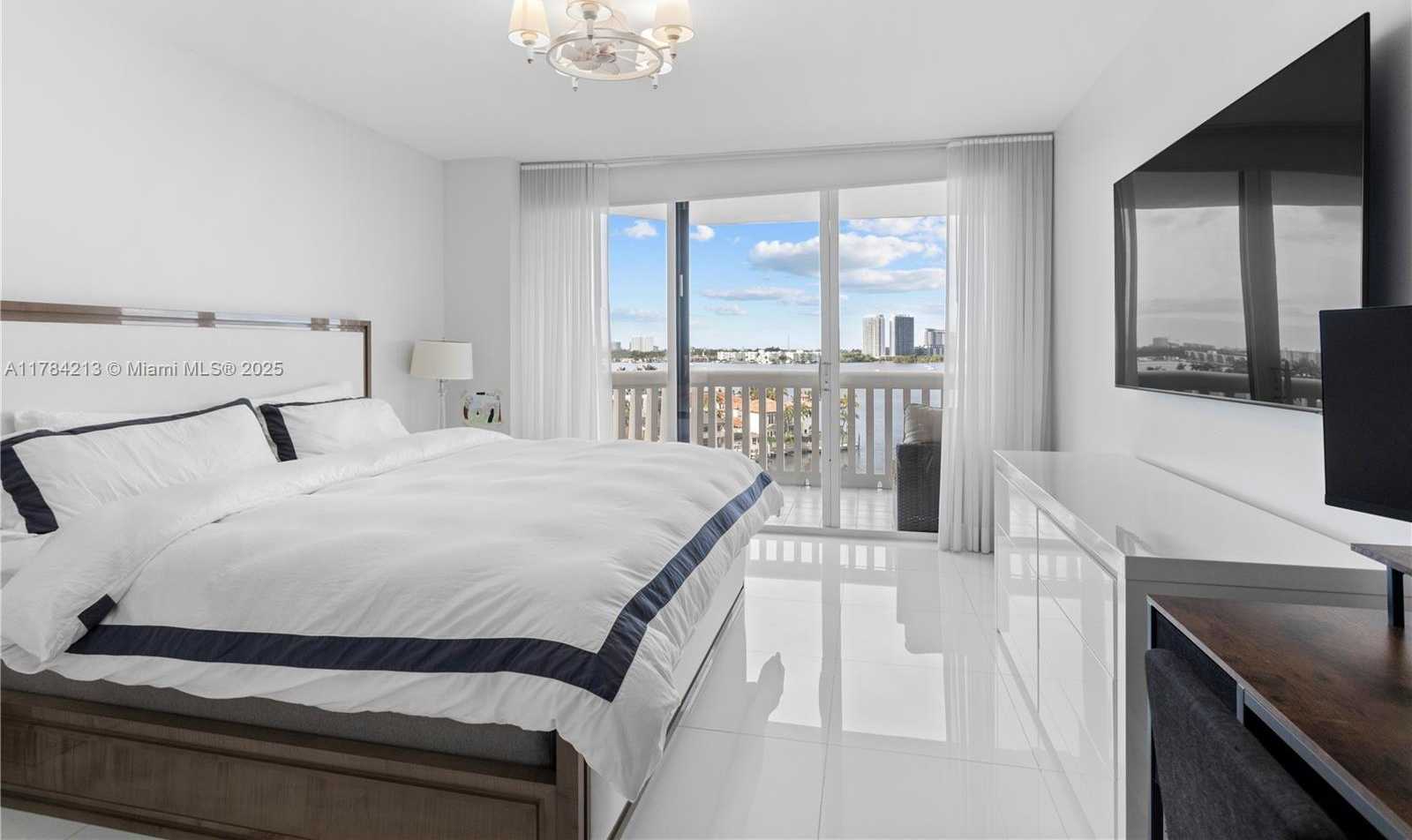 Small Image of 1000 WEST ISLAND BLVD #812, Aventura Number 9