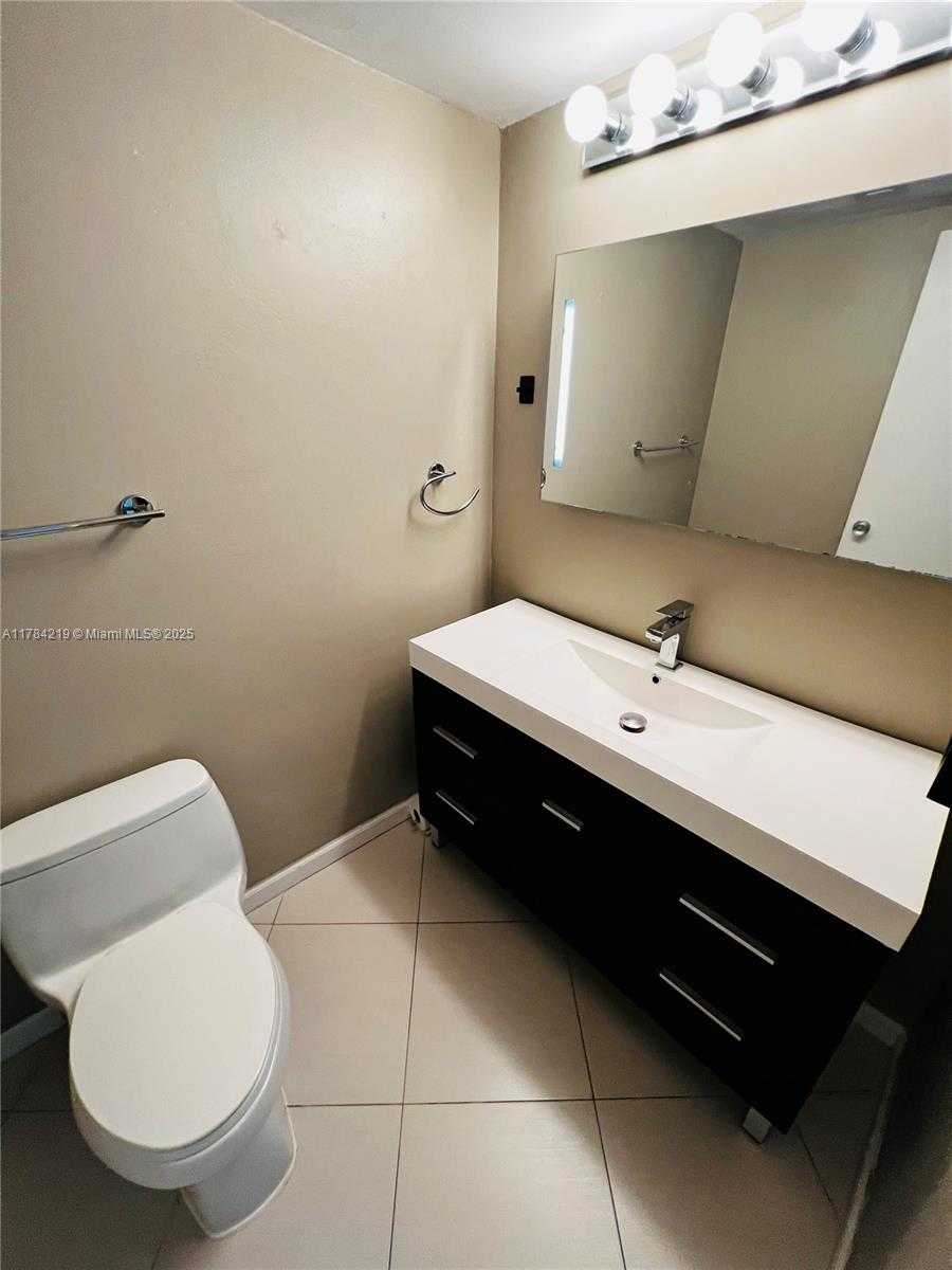 Small Image of 900 BAY DR #107, Miami Beach Number 19
