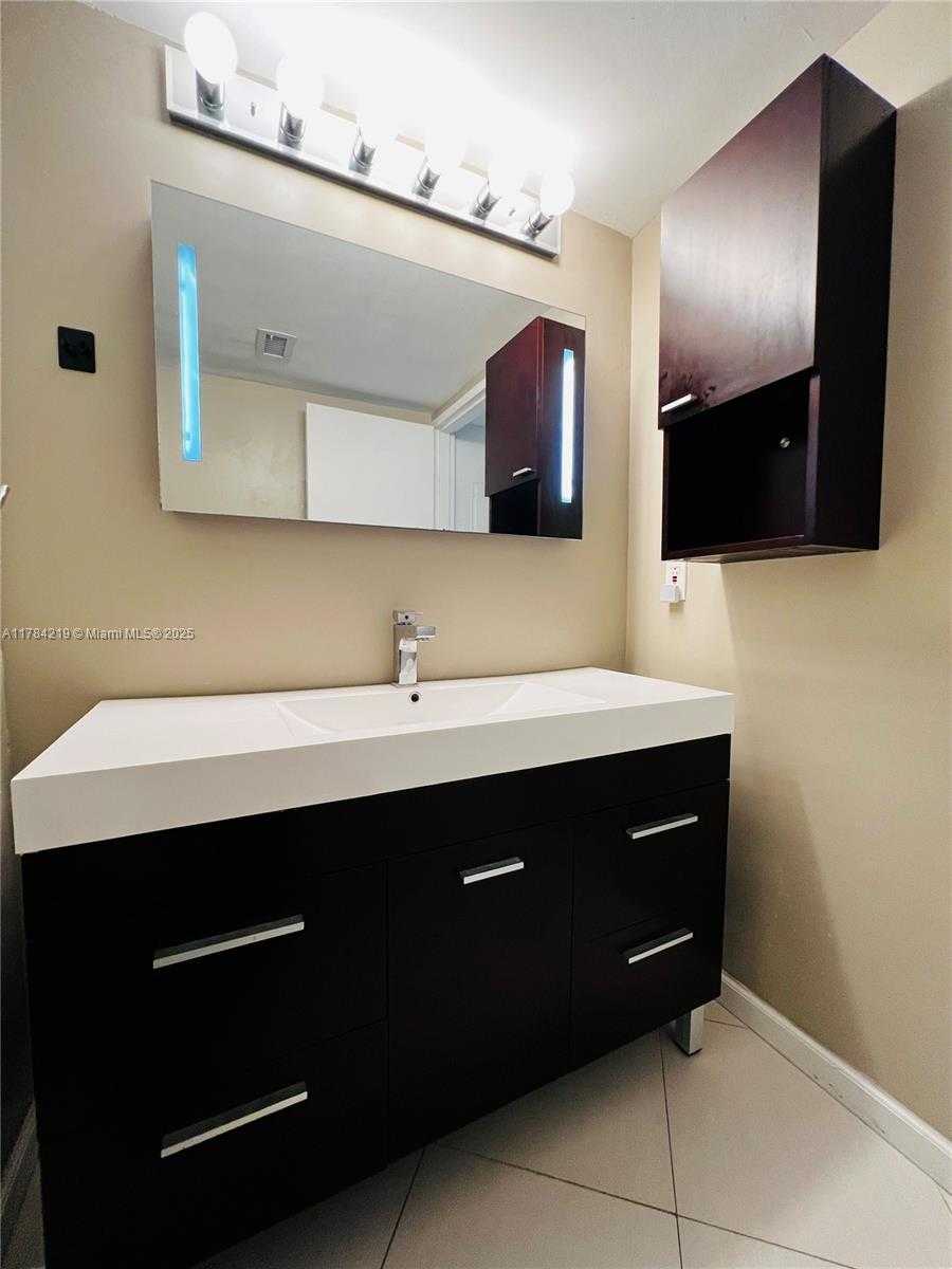 Small Image of 900 BAY DR #107, Miami Beach Number 20