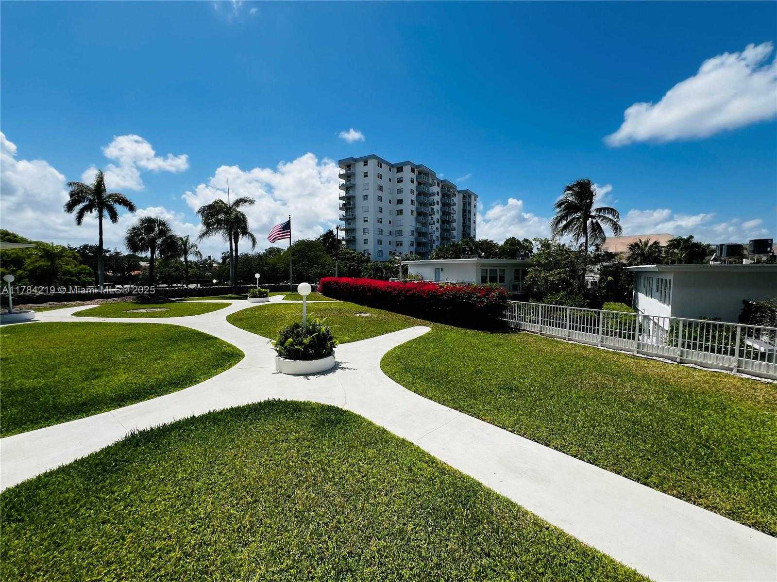 Small Image of 900 BAY DR #107, Miami Beach Number 26