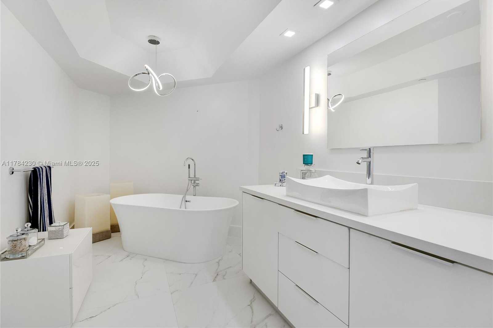 Small Image of 4000 ISLAND BLVD #2002, Aventura Number 12