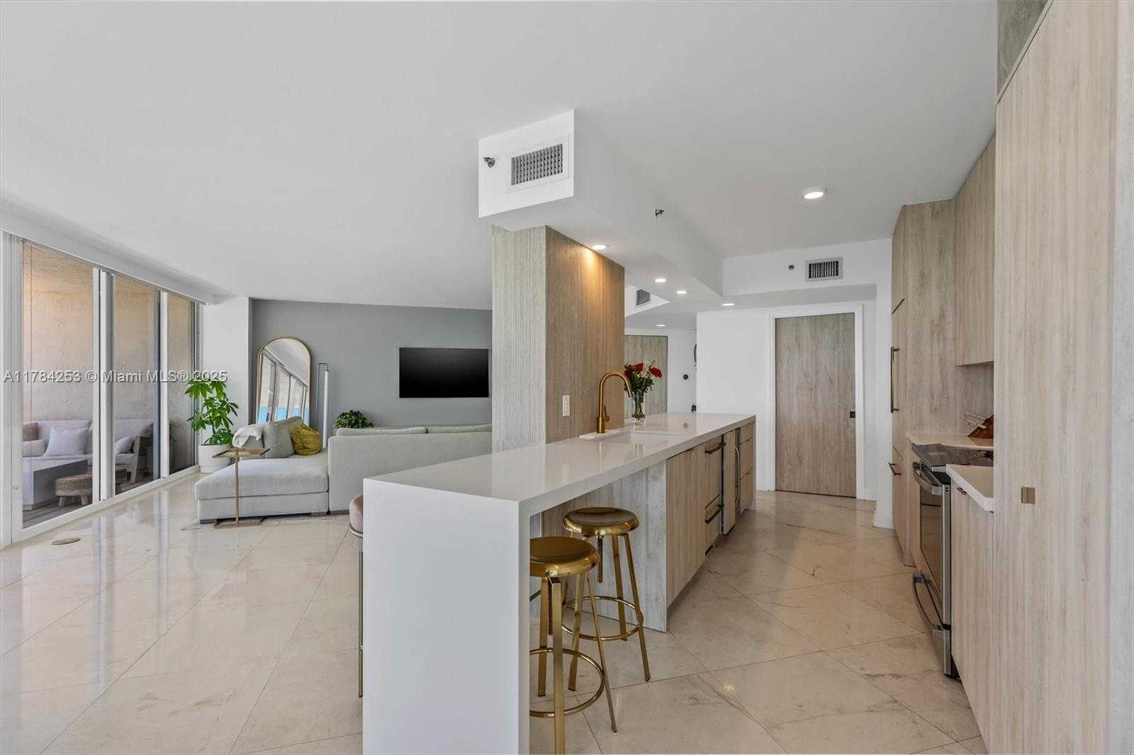 Small Image of 7330 OCEAN TER #20-B, Miami Beach Number 7