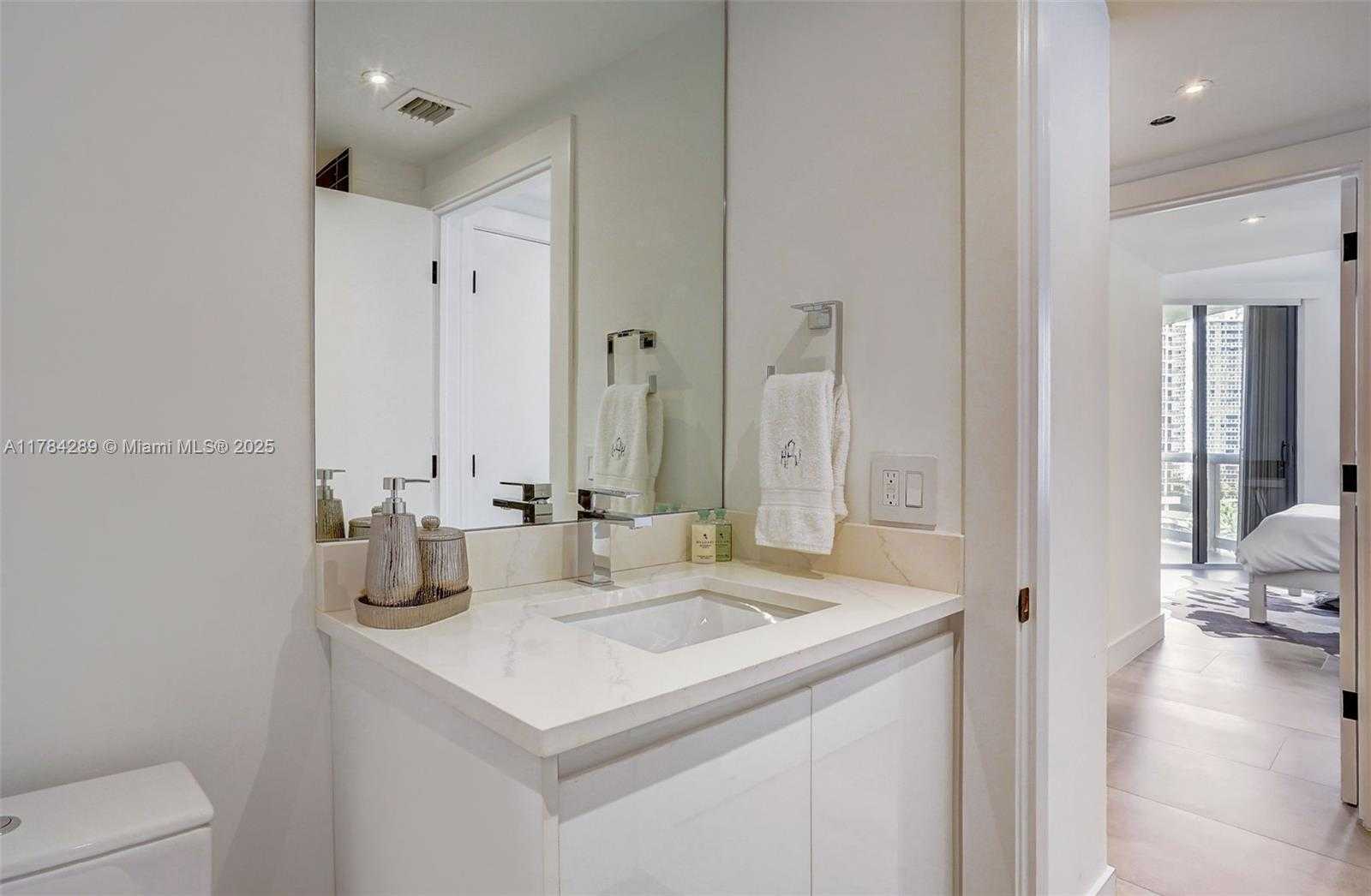 Small Image of 20191 EAST COUNTRY CLUB DR #802, Aventura Number 13