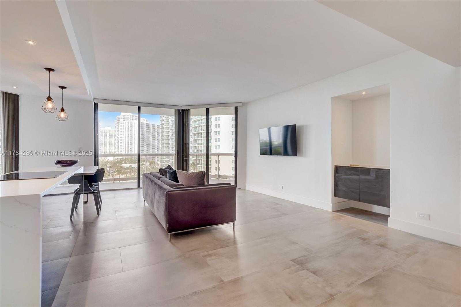 Small Image of 20191 EAST COUNTRY CLUB DR #802, Aventura Number 2