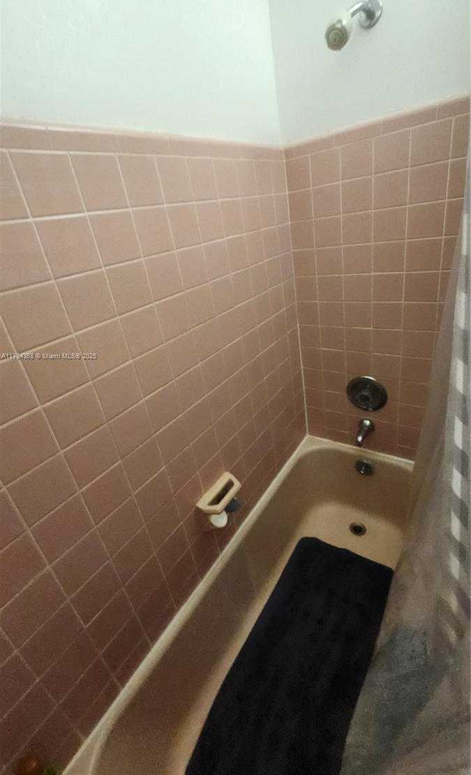 Small Image of 900 SOUTH WEST 10TH TER #21S, Hallandale Beach Number 16