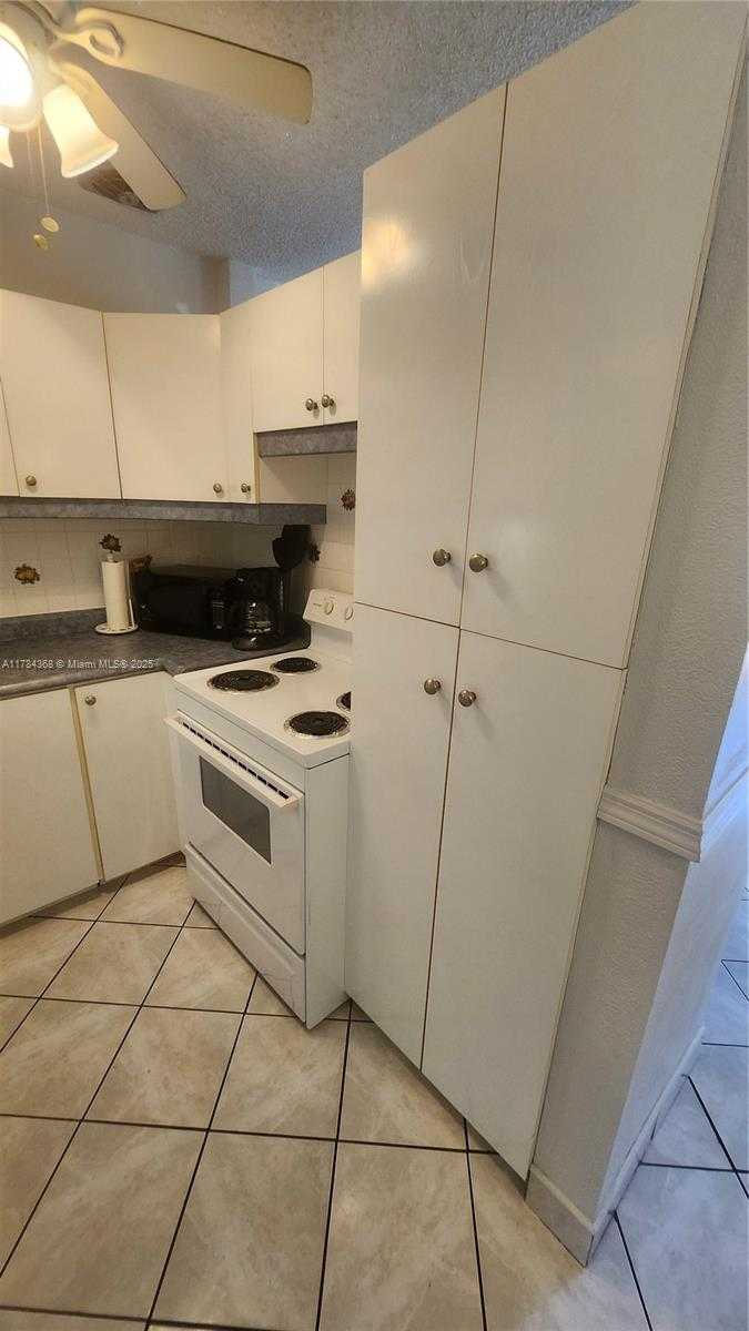 Small Image of 900 SOUTH WEST 10TH TER #21S, Hallandale Beach Number 2