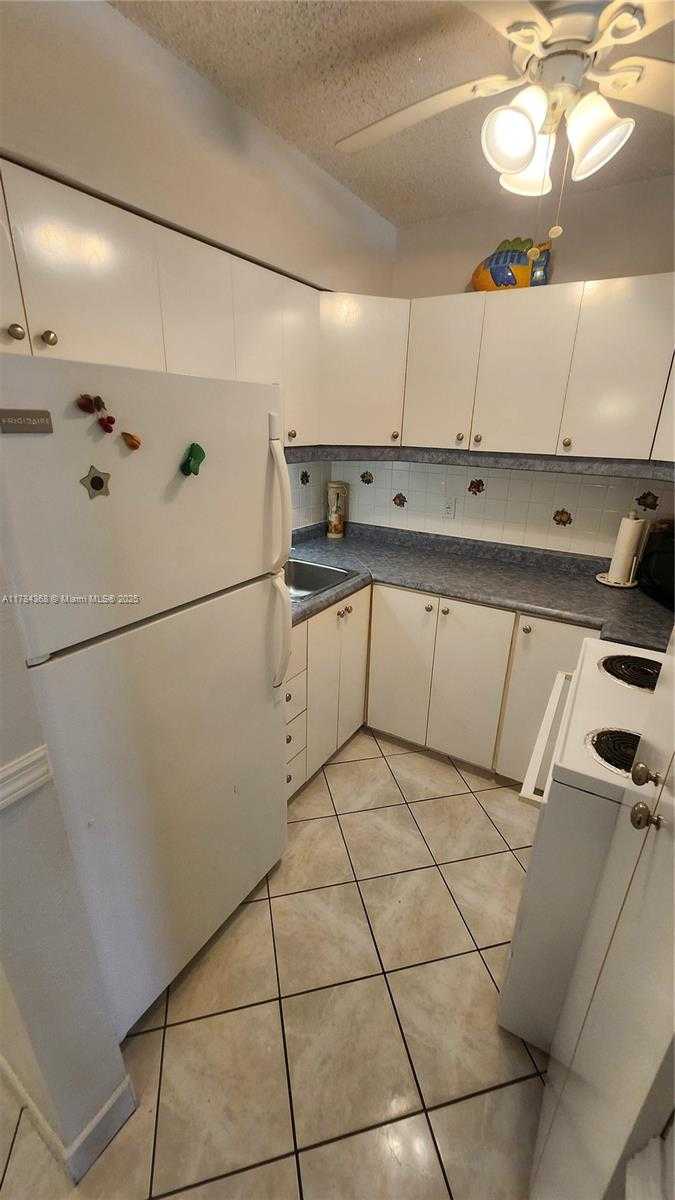 Small Image of 900 SOUTH WEST 10TH TER #21S, Hallandale Beach Number 4