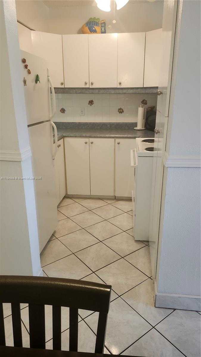 Small Image of 900 SOUTH WEST 10TH TER #21S, Hallandale Beach Number 5