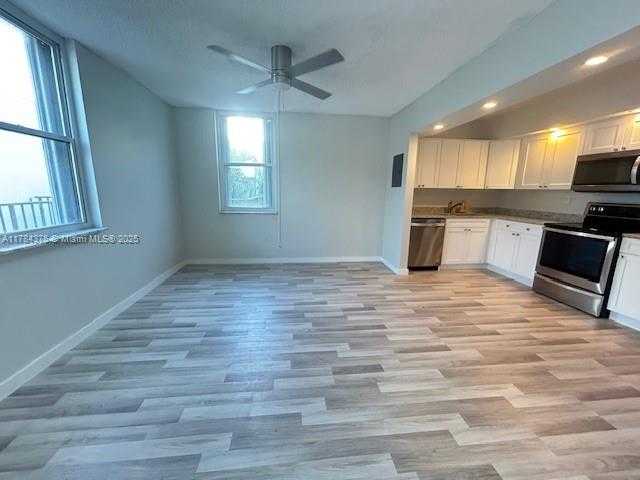 Small Image of 20200 WEST COUNTRY CLUB DR #PH16, Aventura Number 4