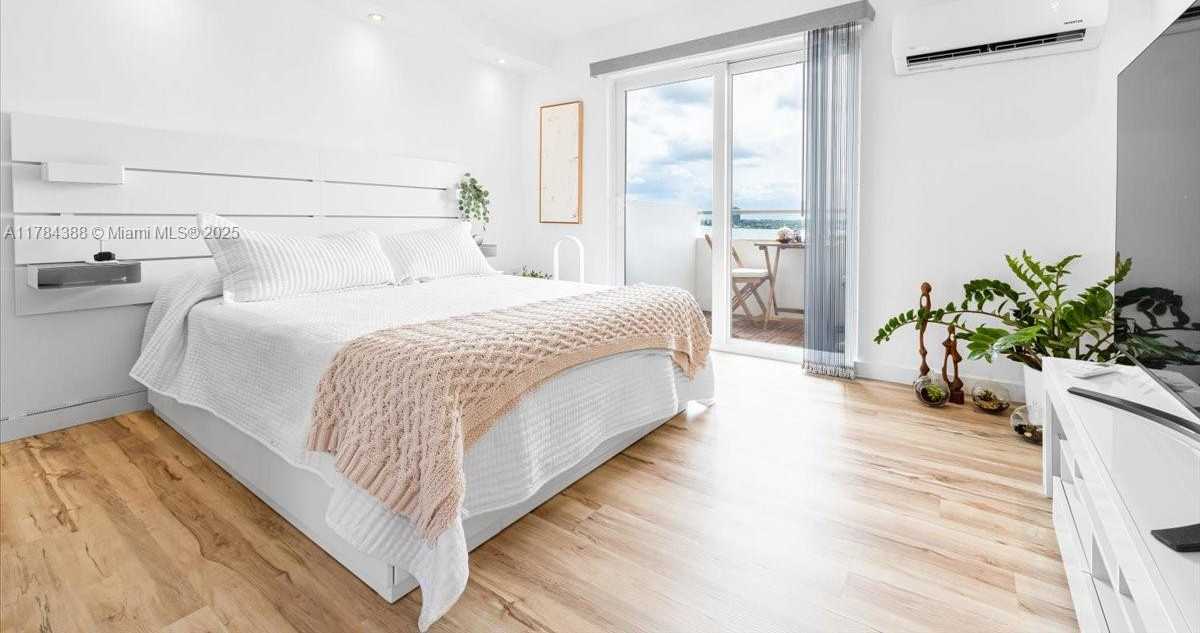 Small Image of 7904 WEST DR #1004, North Bay Village Number 11