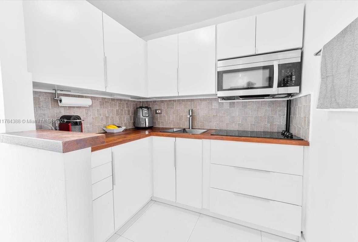 Small Image of 7904 WEST DR #1004, North Bay Village Number 18