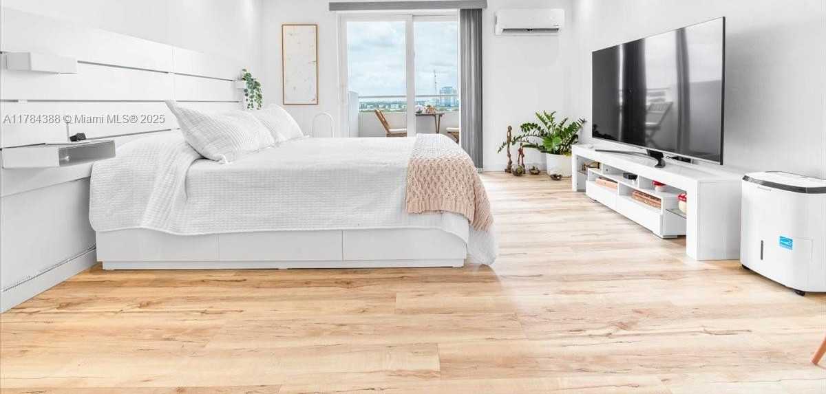 Small Image of 7904 WEST DR #1004, North Bay Village Number 6