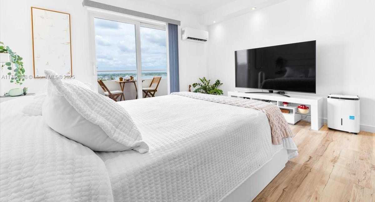 Small Image of 7904 WEST DR #1004, North Bay Village Number 9