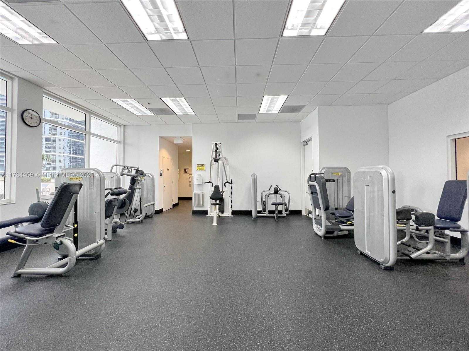 Small Image of 1200 BRICKELL BAY DR #1504, Miami Number 21