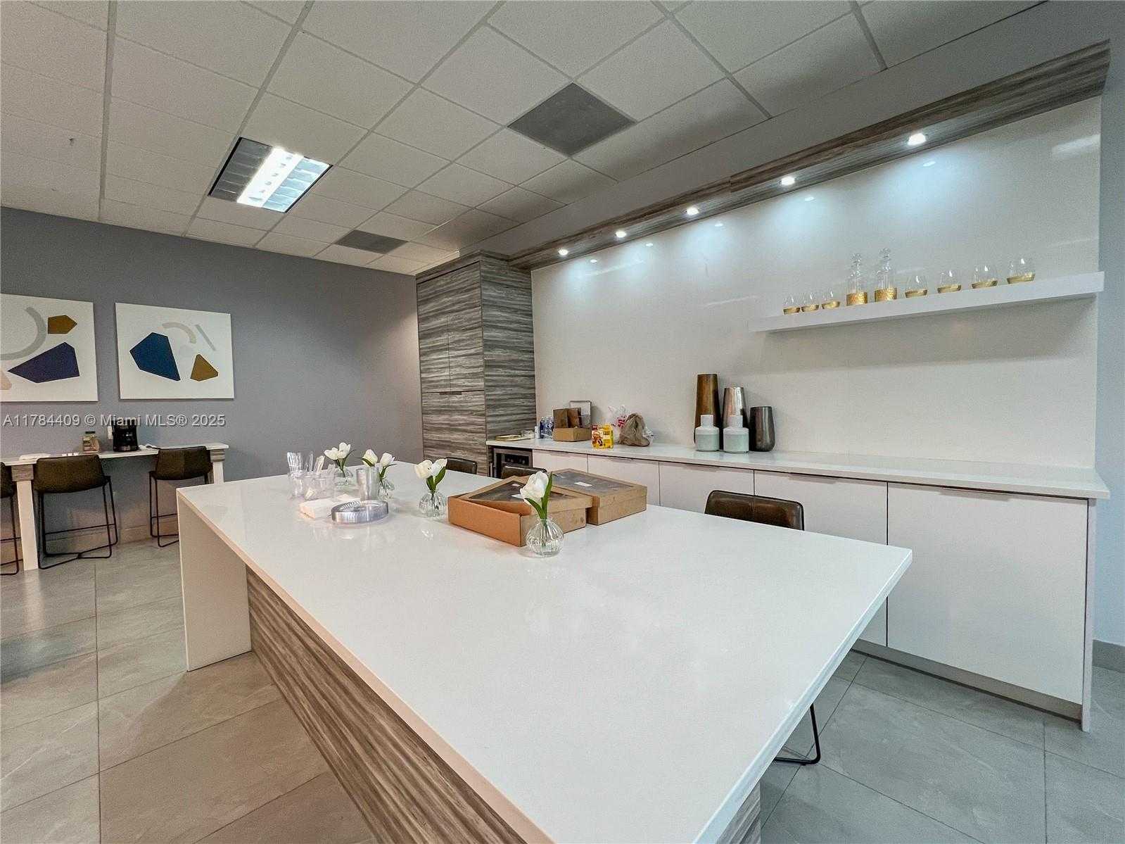 Small Image of 1200 BRICKELL BAY DR #1504, Miami Number 24
