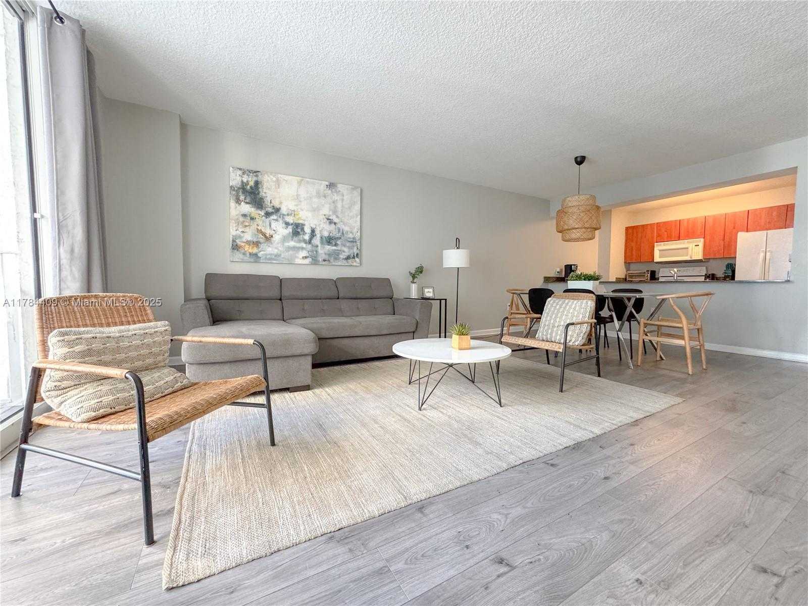 Small Image of 1200 BRICKELL BAY DR #1504, Miami Number 3