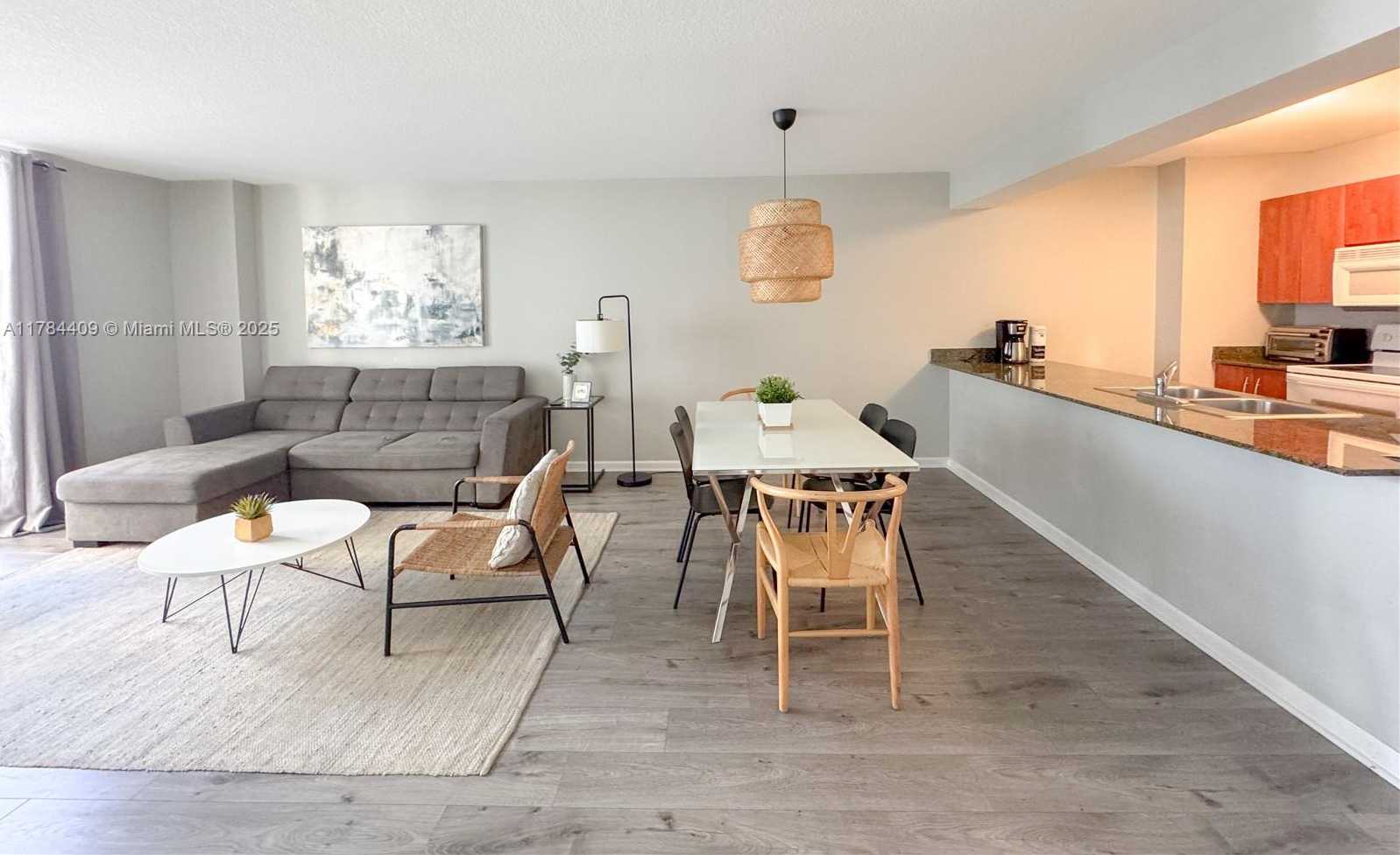 Small Image of 1200 BRICKELL BAY DR #1504, Miami Number 5