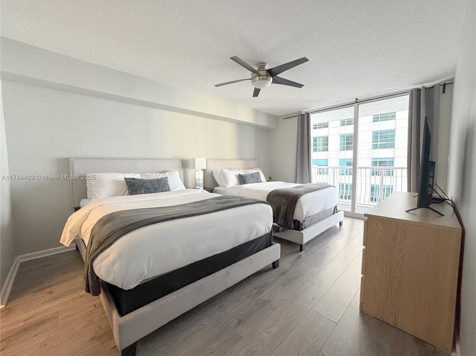 Small Image of 1200 BRICKELL BAY DR #1504, Miami Number 6