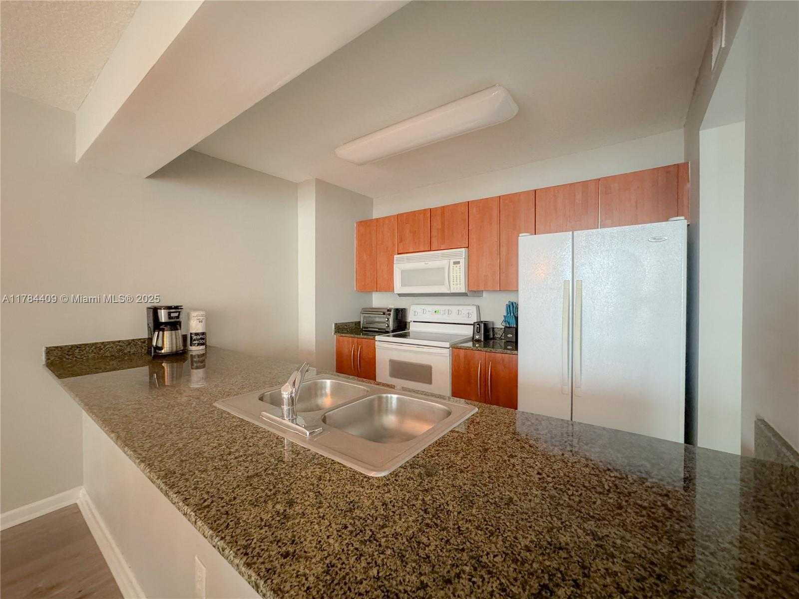 Small Image of 1200 BRICKELL BAY DR #1504, Miami Number 7