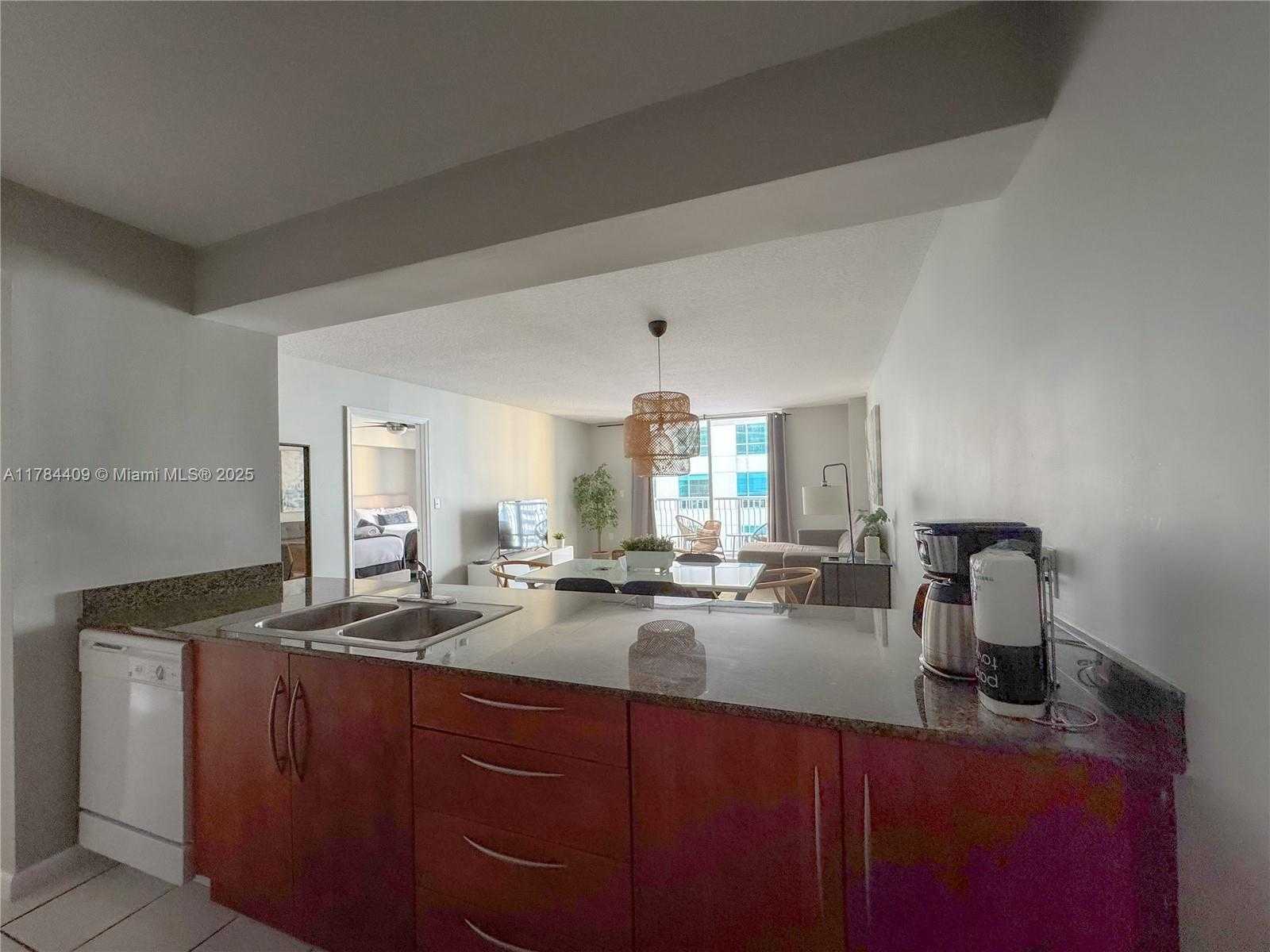 Small Image of 1200 BRICKELL BAY DR #1504, Miami Number 8