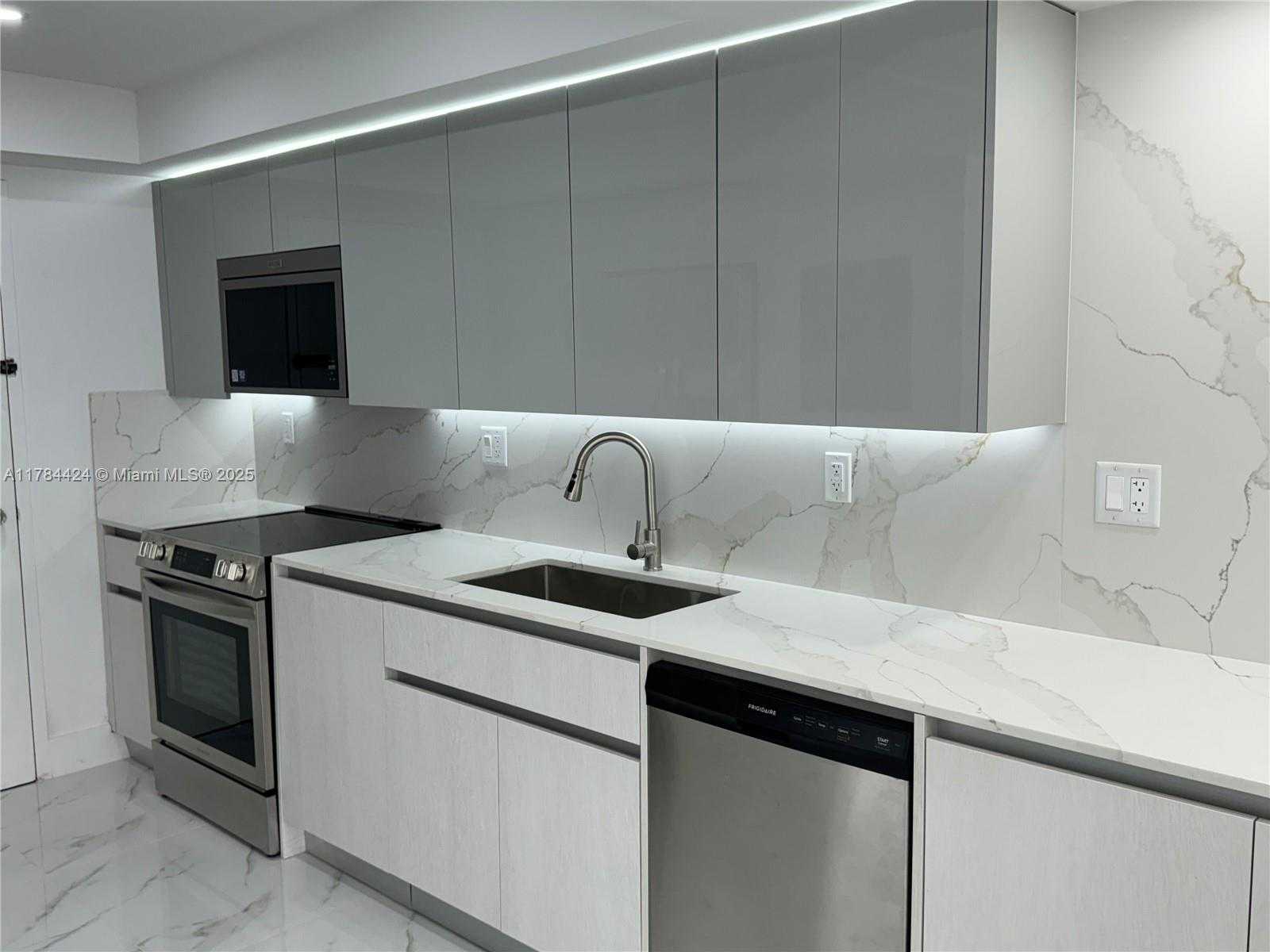 Small Image of 18031 BISCAYNE BLVD #502, Aventura Number 12