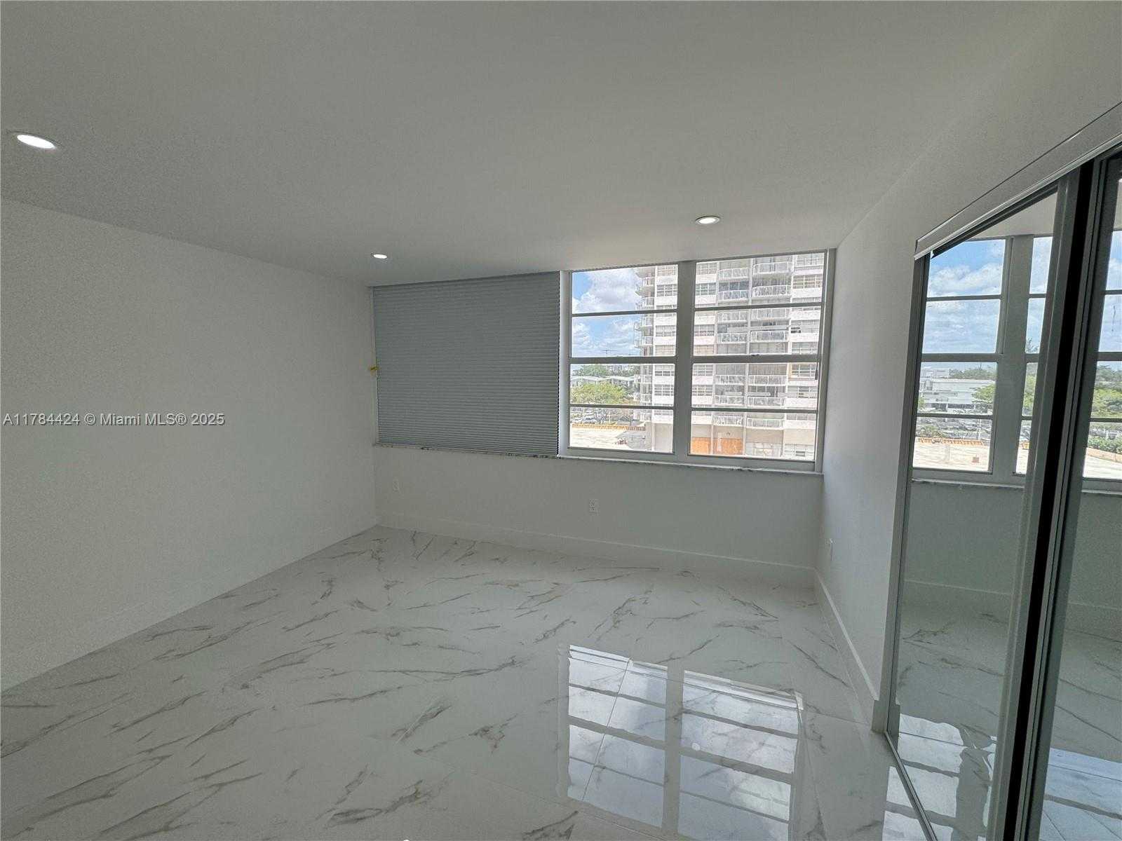 Small Image of 18031 BISCAYNE BLVD #502, Aventura Number 15