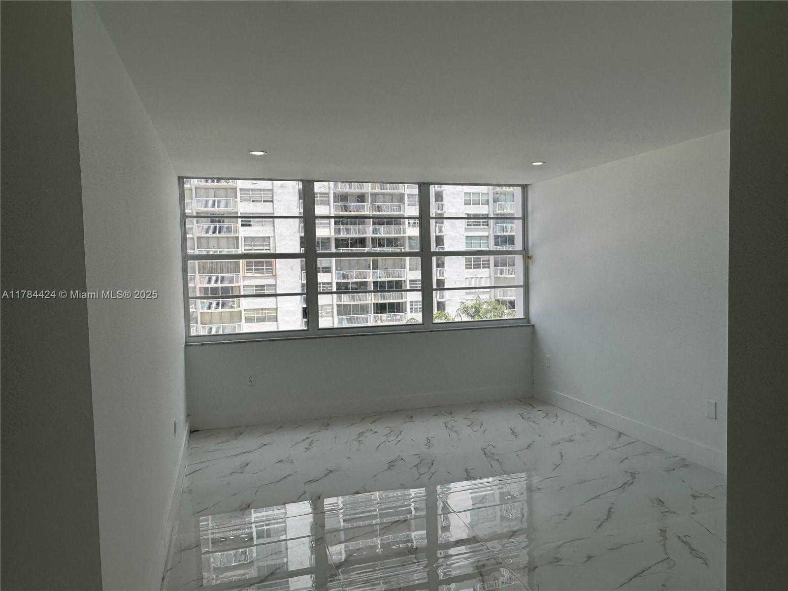 Small Image of 18031 BISCAYNE BLVD #502, Aventura Number 19