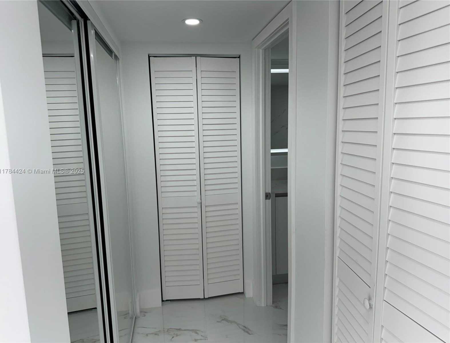 Small Image of 18031 BISCAYNE BLVD #502, Aventura Number 21