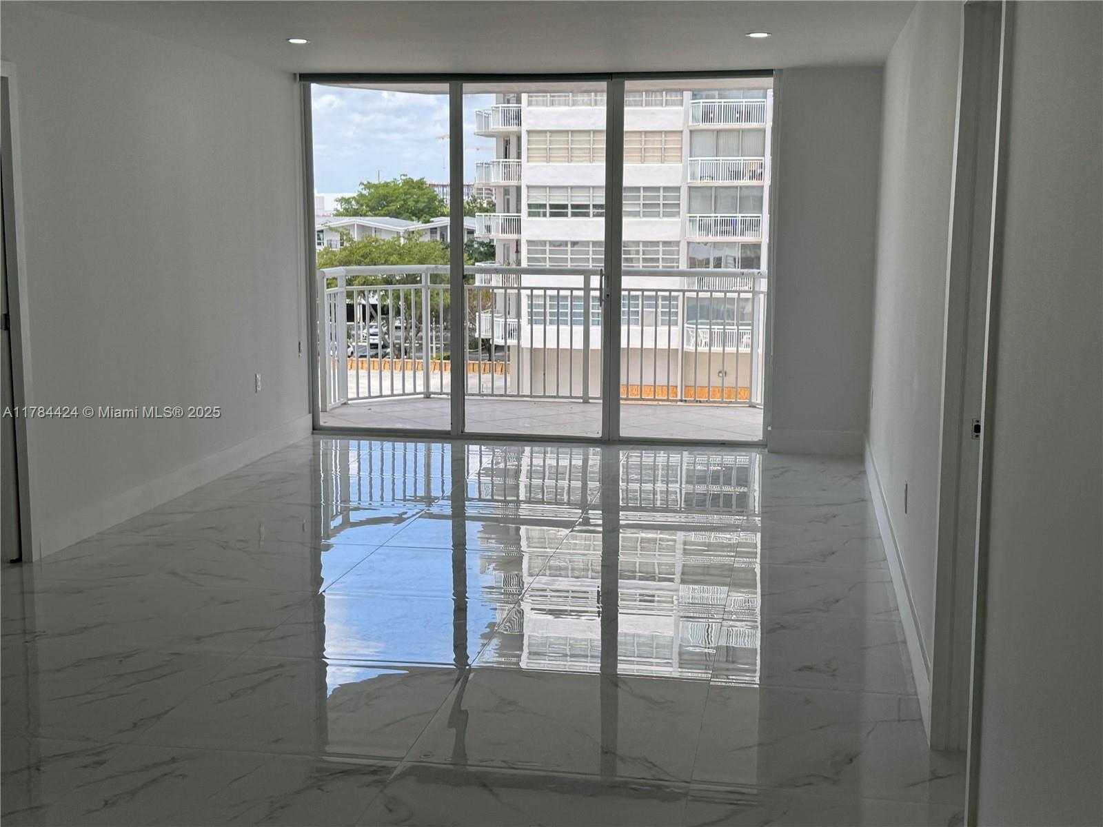 Small Image of 18031 BISCAYNE BLVD #502, Aventura Number 8