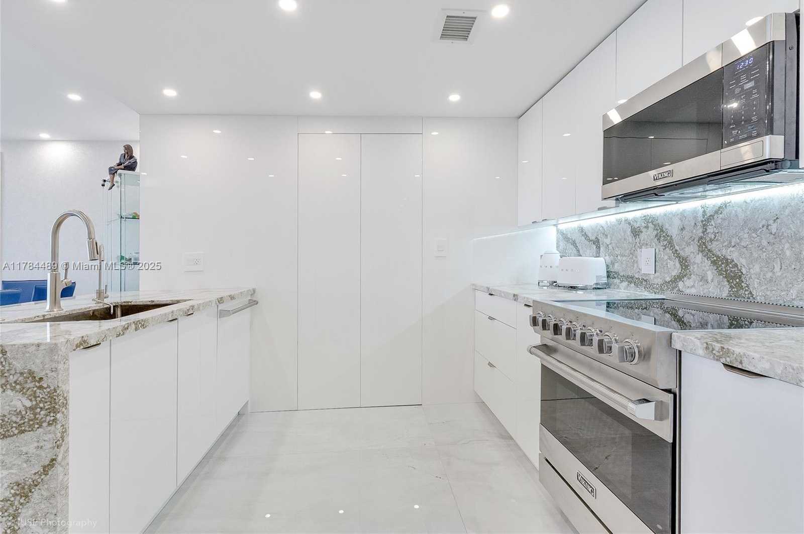 Small Image of 17201 COLLINS AVE #2409, Sunny Isles Beach Number 6