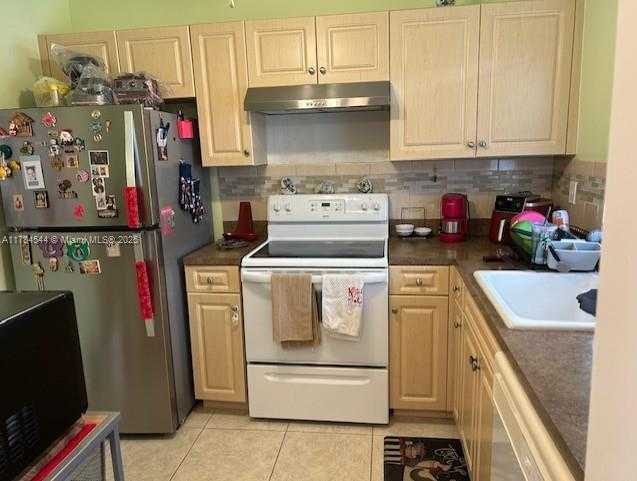 Small Image of 9350 SUNRISE LAKES BLVD #109, Sunrise Number 6