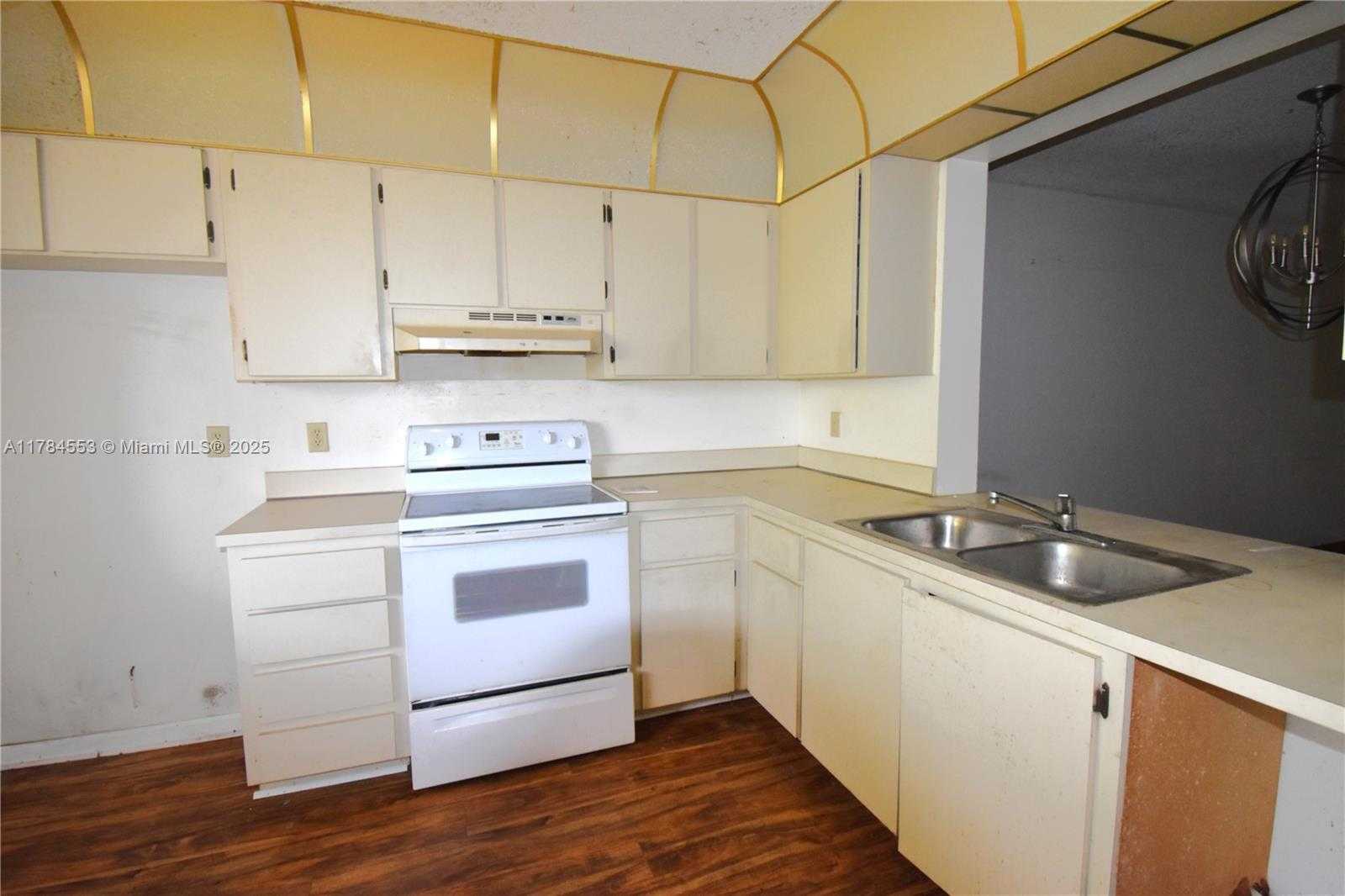 Small Image of 8592 WEST SUNRISE BLVD #303, Plantation Number 3