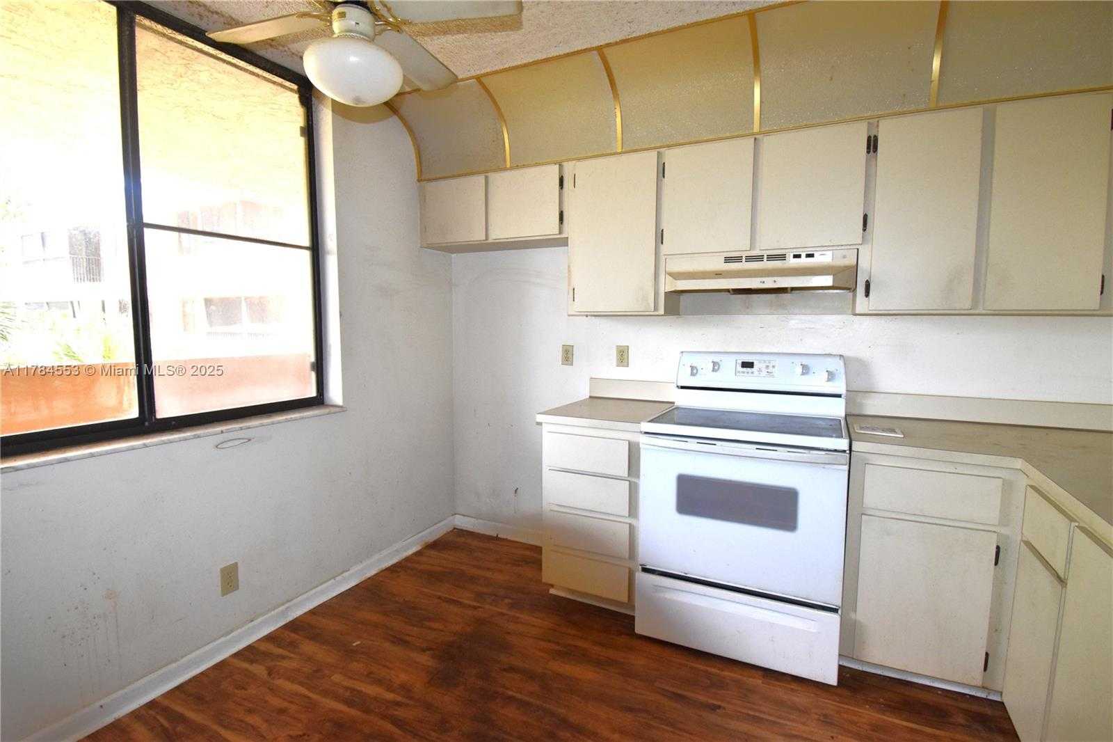 Small Image of 8592 WEST SUNRISE BLVD #303, Plantation Number 4