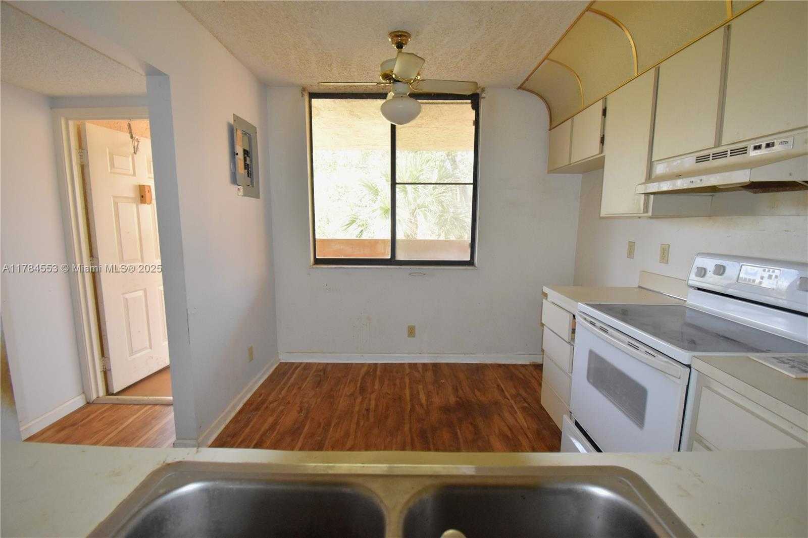 Small Image of 8592 WEST SUNRISE BLVD #303, Plantation Number 5