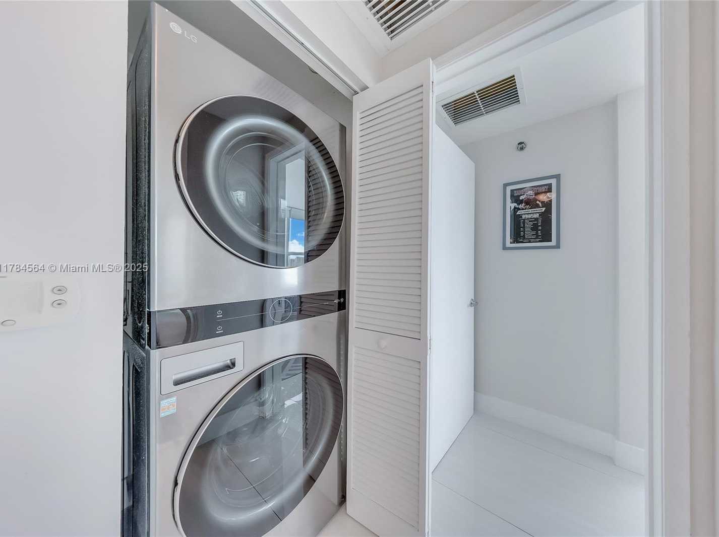 Small Image of 951 BRICKELL AVE #3201, Miami Number 11