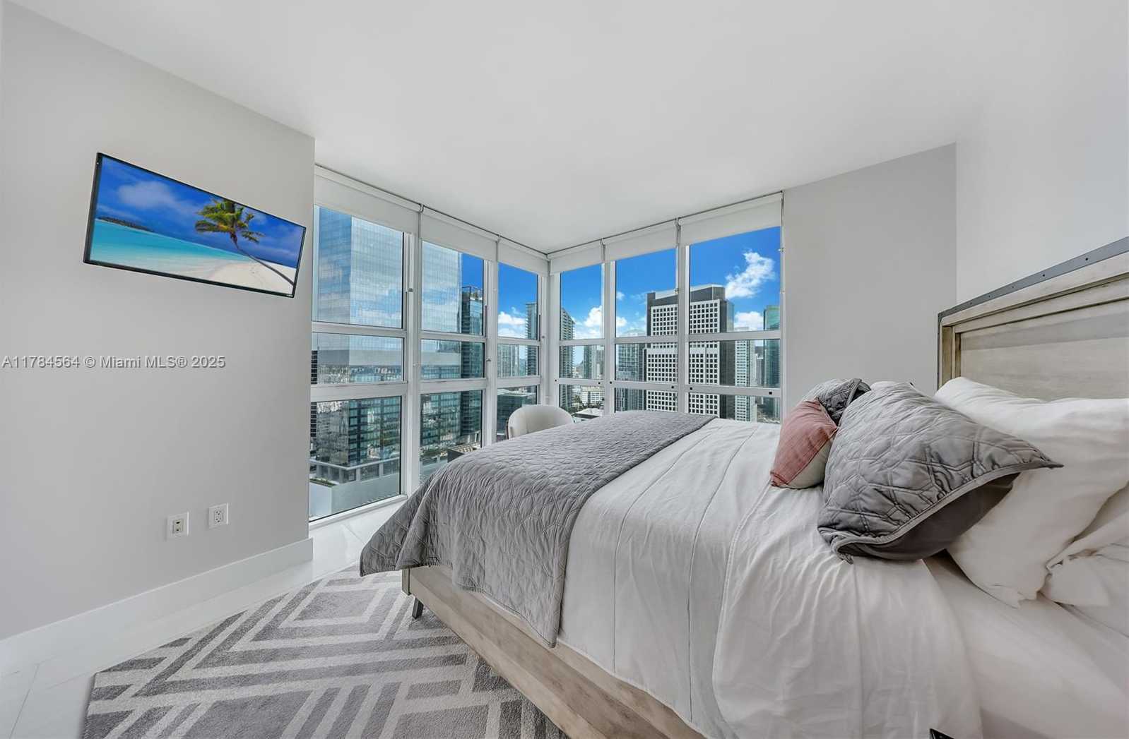Small Image of 951 BRICKELL AVE #3201, Miami Number 2