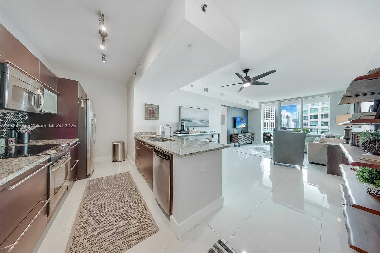 Small Image of 951 BRICKELL AVE #3201, Miami Number 4